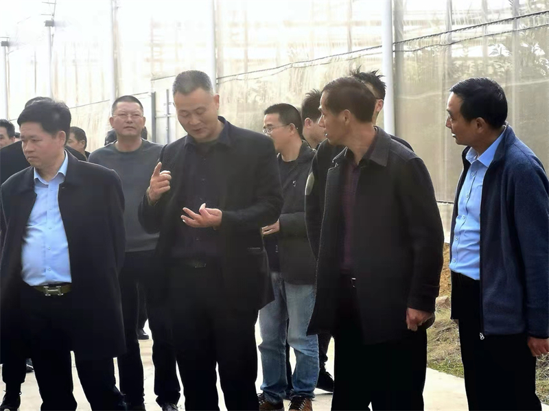 佳農股份學習合影2-兩董事長.jpg