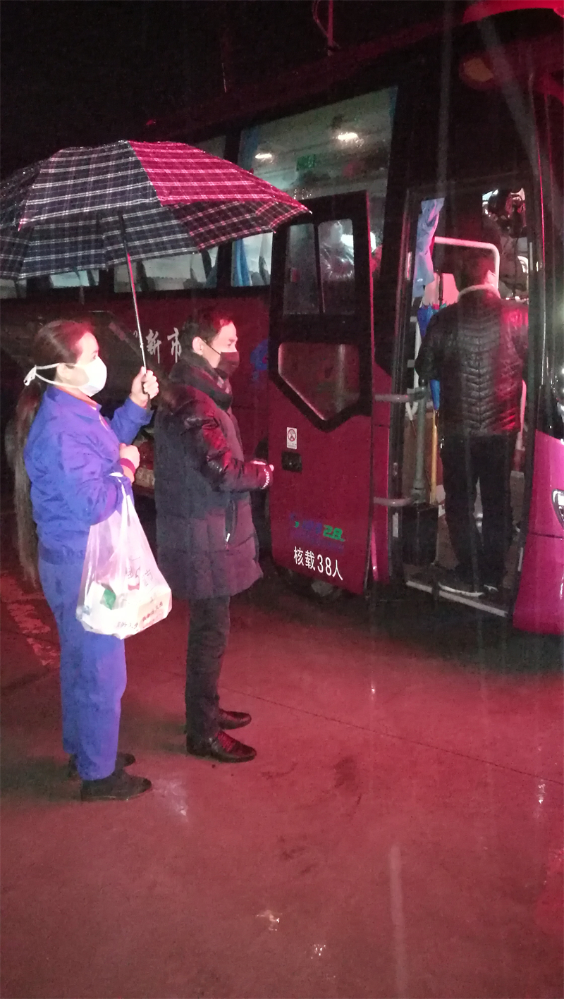 20200215董事長(zhǎng)慰問(wèn)疫情中安全到廠員工.jpg